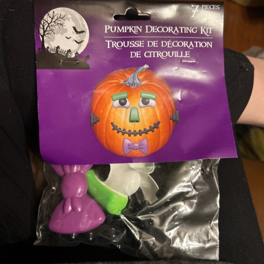 Pumpkin Decorating Face Kit- Purple Bow, 7 Pieces Halloween Potato Pumpkin Set
